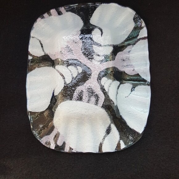 Sydenstricker Glass Trinket Dish Seashells Fused Art Glass Red White Blue 5 x 6 - Picture 4 of 7